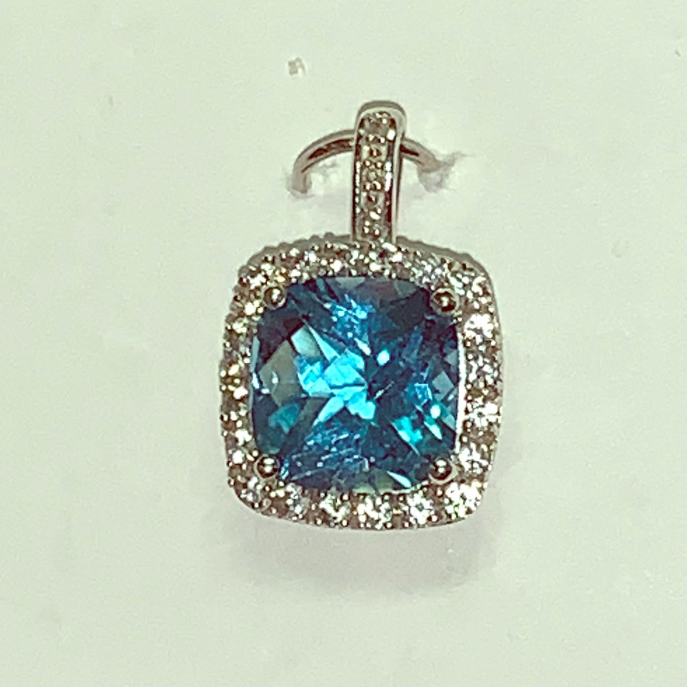 Pendant - Picture 1 of 1